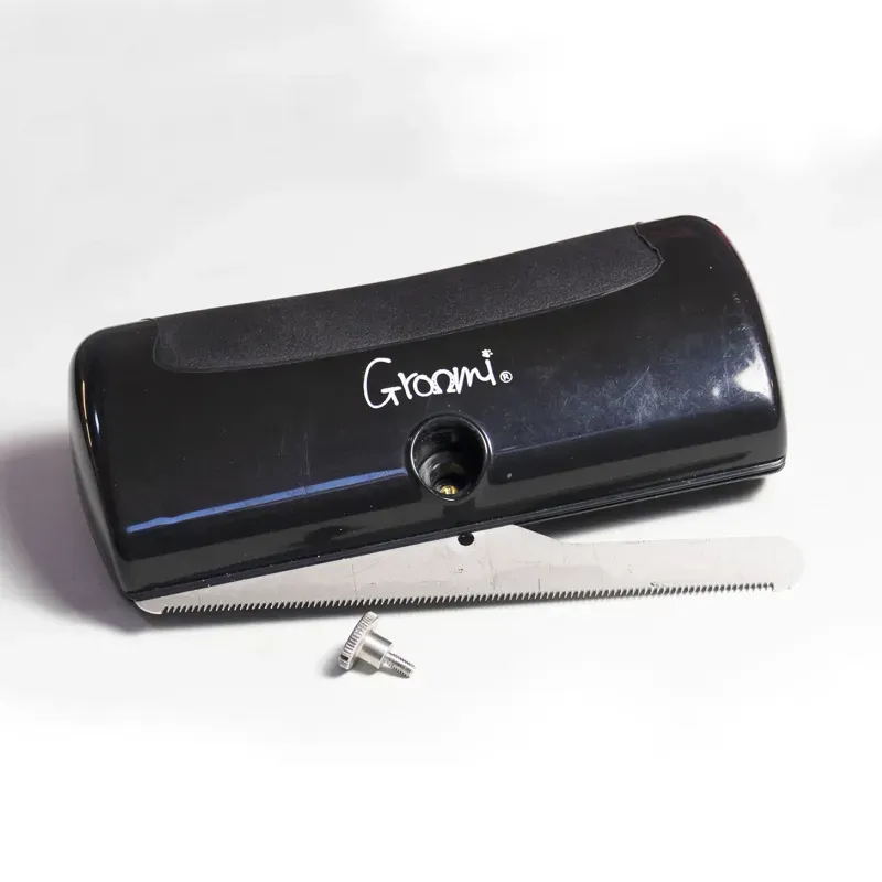 Groomi Tool in Black
